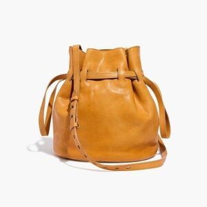 NWT‼️ MADEWELL Florence Drawstring Crossbody Bag in Leather
